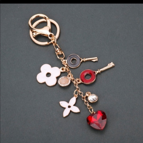 DESIGNER Inspired Flower and Heart Keychain/ Purse Charm - Picture 2 of 8